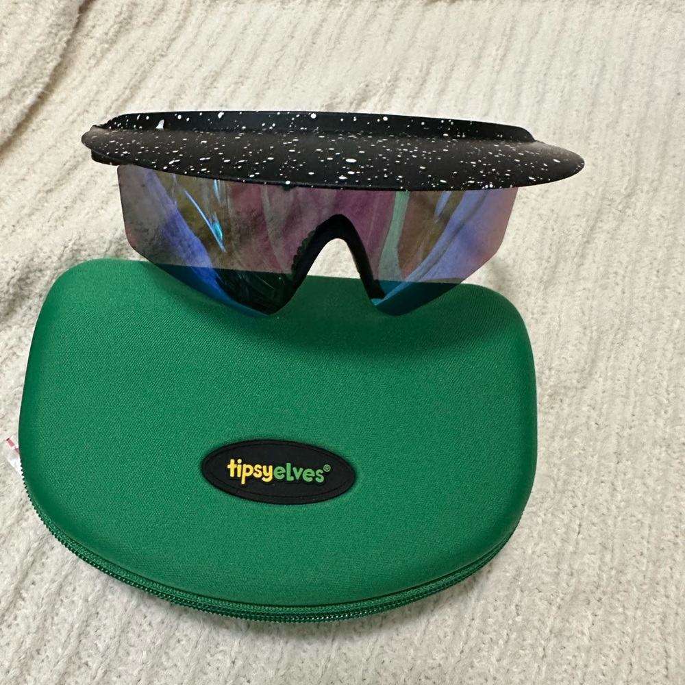Tipsy Elves Green Mirrored Visor Sunglasses With Hard Case Limited Style - Picture 7 of 11